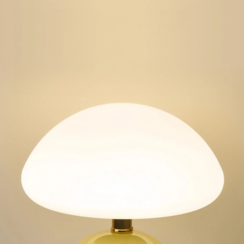 Moderne nattbordlampe med mykt, varmt hvitt lys - Stilfull belysning for soverom og stue | Luvikno