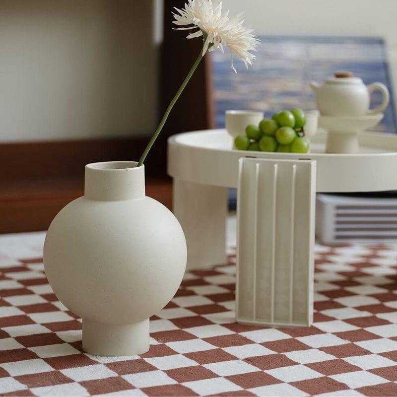 Elegant minimalist design med en glatt, buet silhuett Luvikno