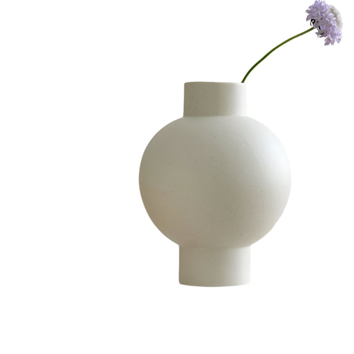 Elegant minimalist design med en glatt, buet silhuett Luvikno