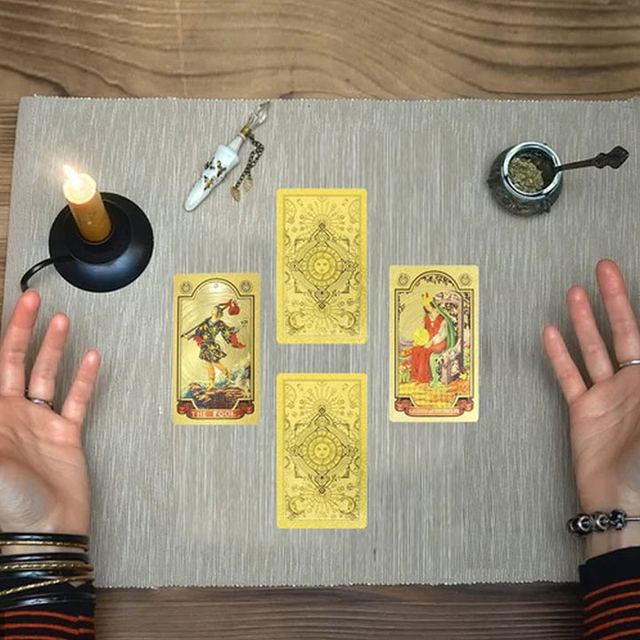 Luvikno | Utforsk den mystiske verden av tarot Gullfarget tarot