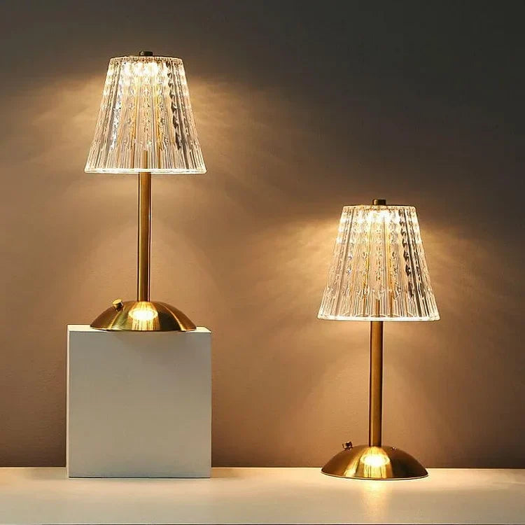 AuraLux - Luksuriøs Gull Krystall Bordlampe med Berøringskontroll og Dimmbar LED Belysning | Luvikno