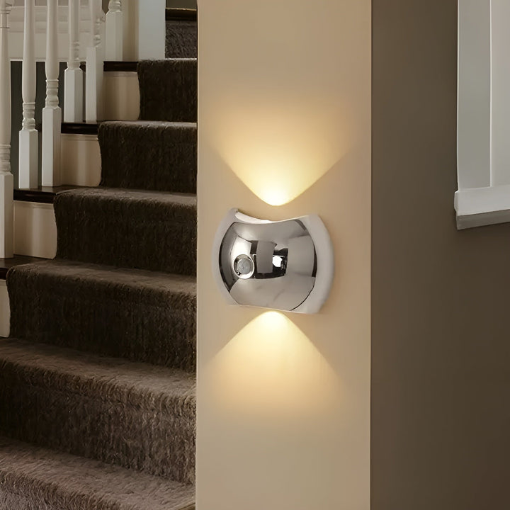 Vegglampe med bevegelsessensor – Dual LED lys Opp & Ned | Magnetisk & Bærbar | Luvikno