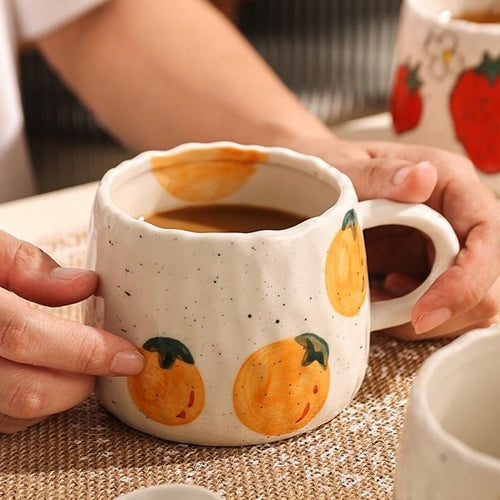 Keramisk kaffekopp med lekent fruktdesign | Luvikno