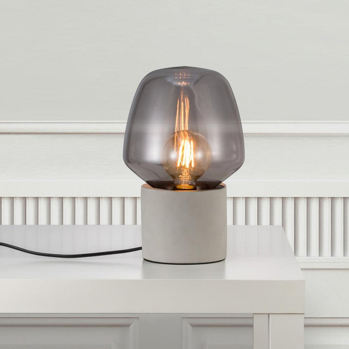 Luvikno | Elegant CementGlo Petite Bordlampe - for et Luksuriøst Interiør