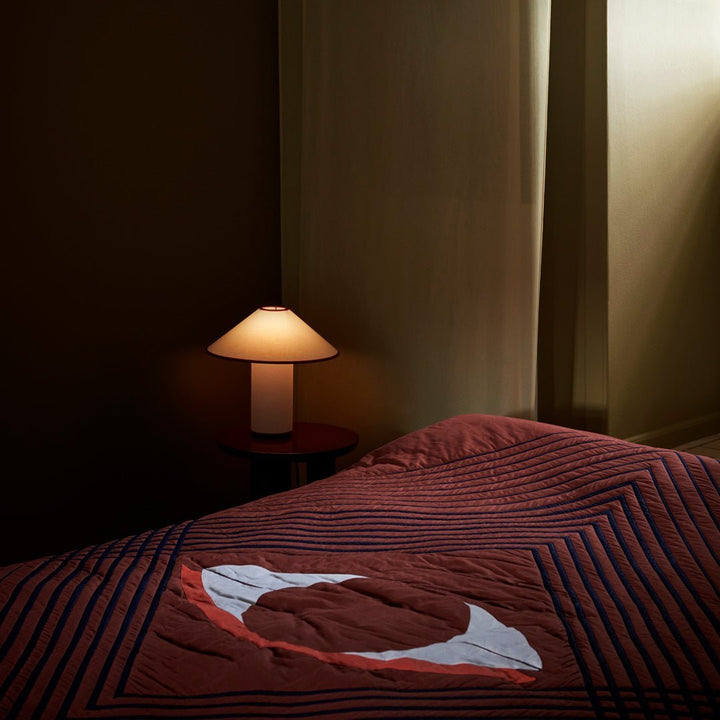 Bordlampe med tekstilskjerm – Lunara | Luvikno