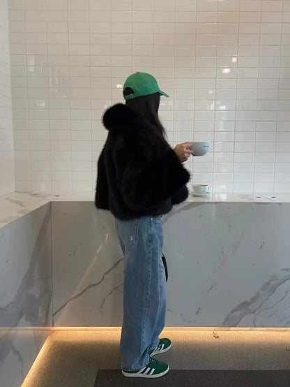 Luvik | Ylisuuria tekoturkistakkia