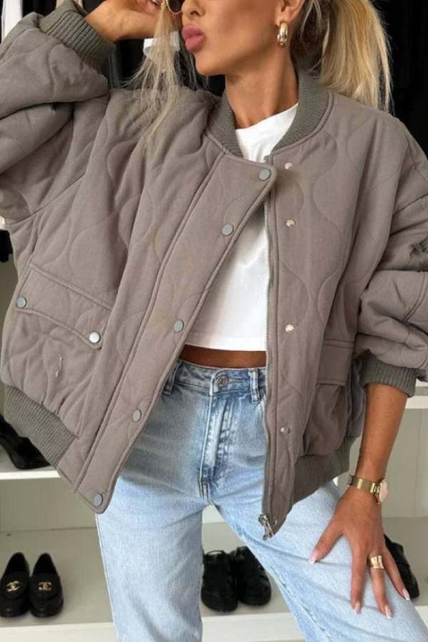 Luvik | Kauluksen nappikiinnitys pitkähihainen takki