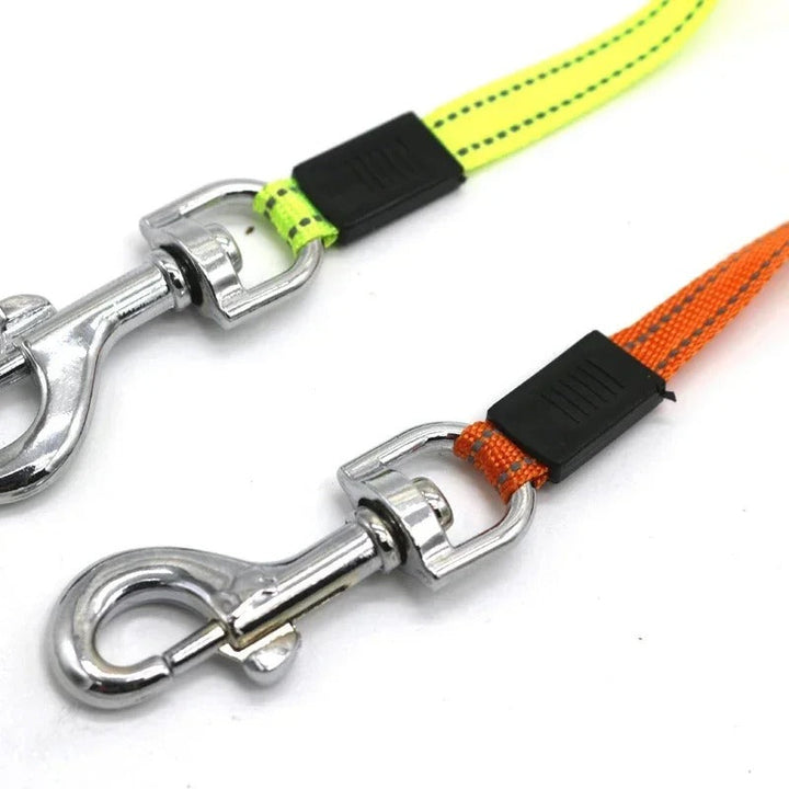 Bordeaux Duo – Dobbel hundesnor med LED og lommekoppholder Luvikno