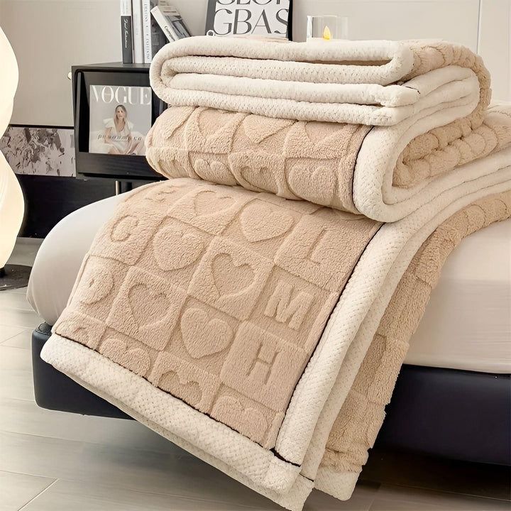 CoralDream Teppe - Varm Fleece Vinterteppe med Dobbeltsidig Hjerte- og Bokstavdesign | Luvikno