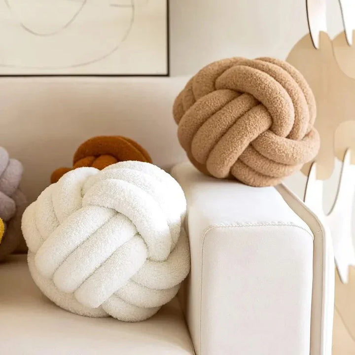 Dekorativ Knyttet Teddy Ball Myk Pute - 100% Ull, Rund | Luvikno