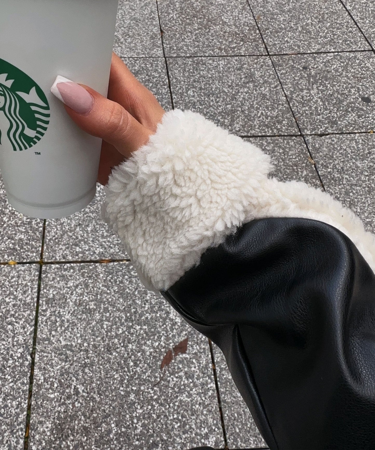 Luvik | Daria teddy-velourilla Musta