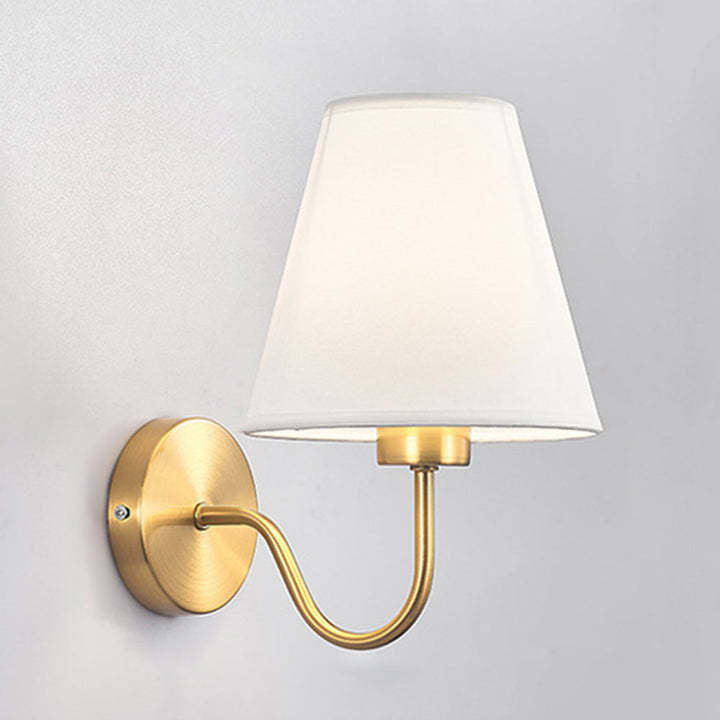 Elegant vegglampe laget av stoff for vintage interiør – Stilfull belysning for stue og soverom | Luvikno