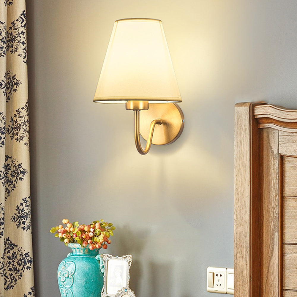 Elegant vegglampe laget av stoff for vintage interiør – Stilfull belysning for stue og soverom | Luvikno