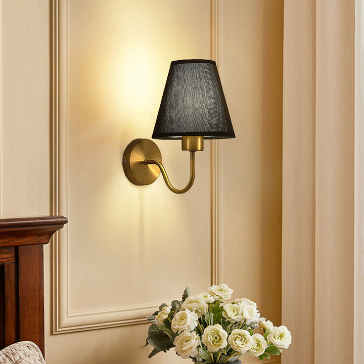 Elegant vegglampe laget av stoff for vintage interiør – Stilfull belysning for stue og soverom | Luvikno