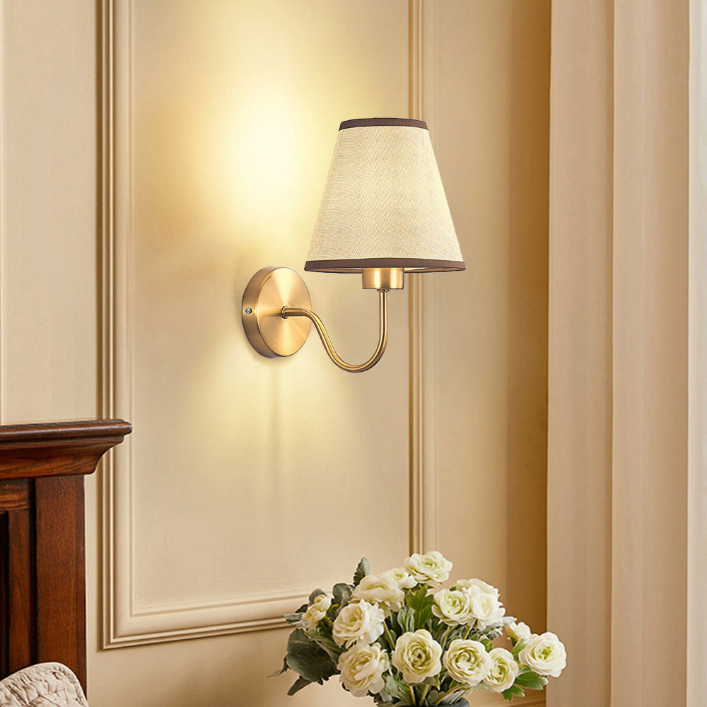 Elegant vegglampe laget av stoff for vintage interiør – Stilfull belysning for stue og soverom | Luvikno