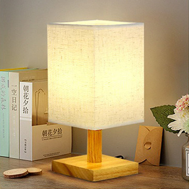 USB Bordlampe med Stoffsjcjerm - Moderne LED Nattbordlampe for Soverom og Kontor | Luvikno