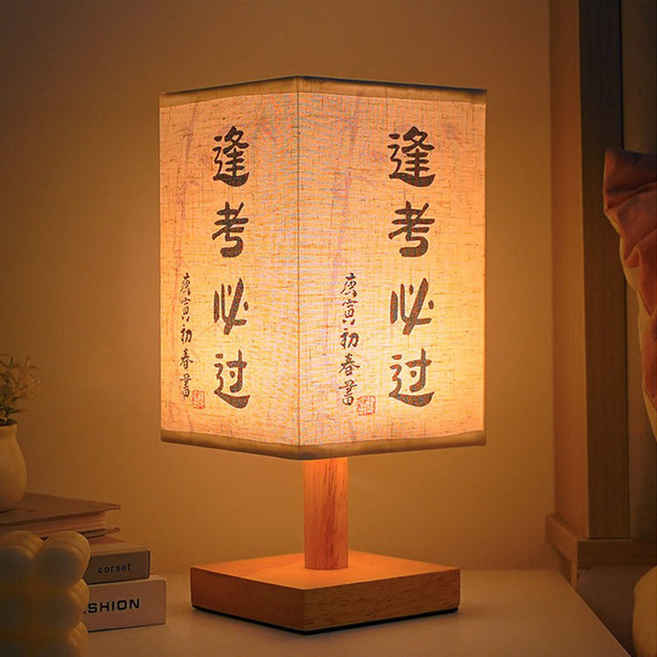 LED bordlampe i firkantet design – trebase med japansk mønster | Luvikno