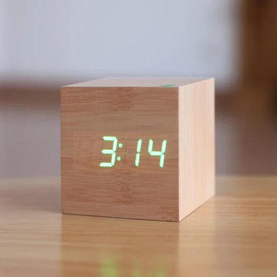 Woodgrain LED Skrivebord Klokke | Luvikno