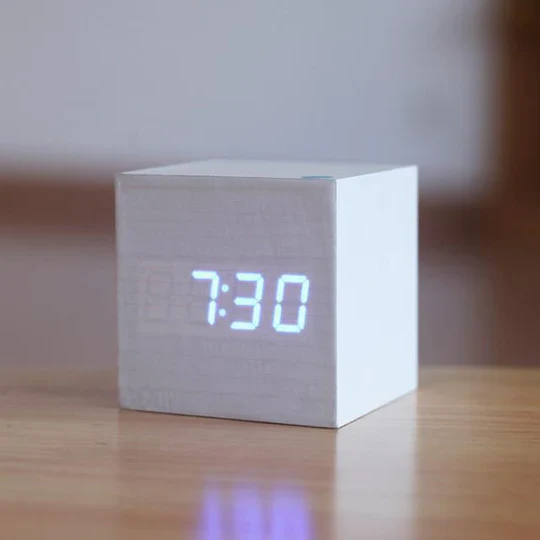 Woodgrain LED Skrivebord Klokke | Luvikno