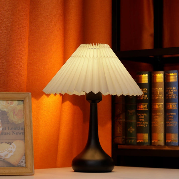 Nordisk Folds lampe med LED lys – Moderne dekorativ bordlampe for stue og soverom | Luvikno