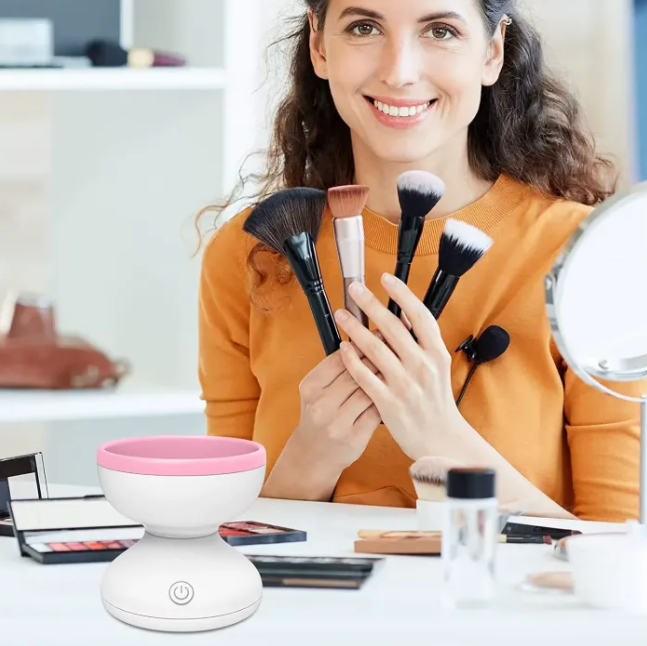 Luvikno | BeautyBlitz Washmaster — Gir penslene dine strålende friskhet og feilfri perfeksjon på kort tid!