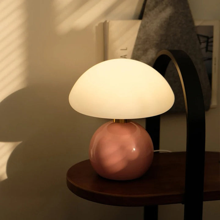 Moderne nattbordlampe med mykt, varmt hvitt lys - Stilfull belysning for soverom og stue | Luvikno