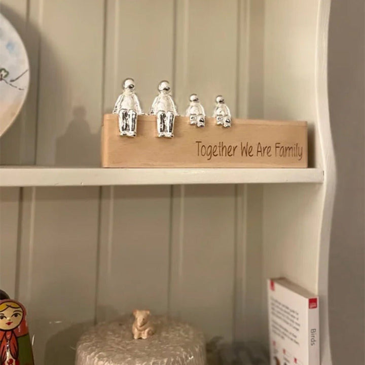 Luvikno | Skulptur av den Evige Familien | Symbolikk av Kjærlighet og Bånd