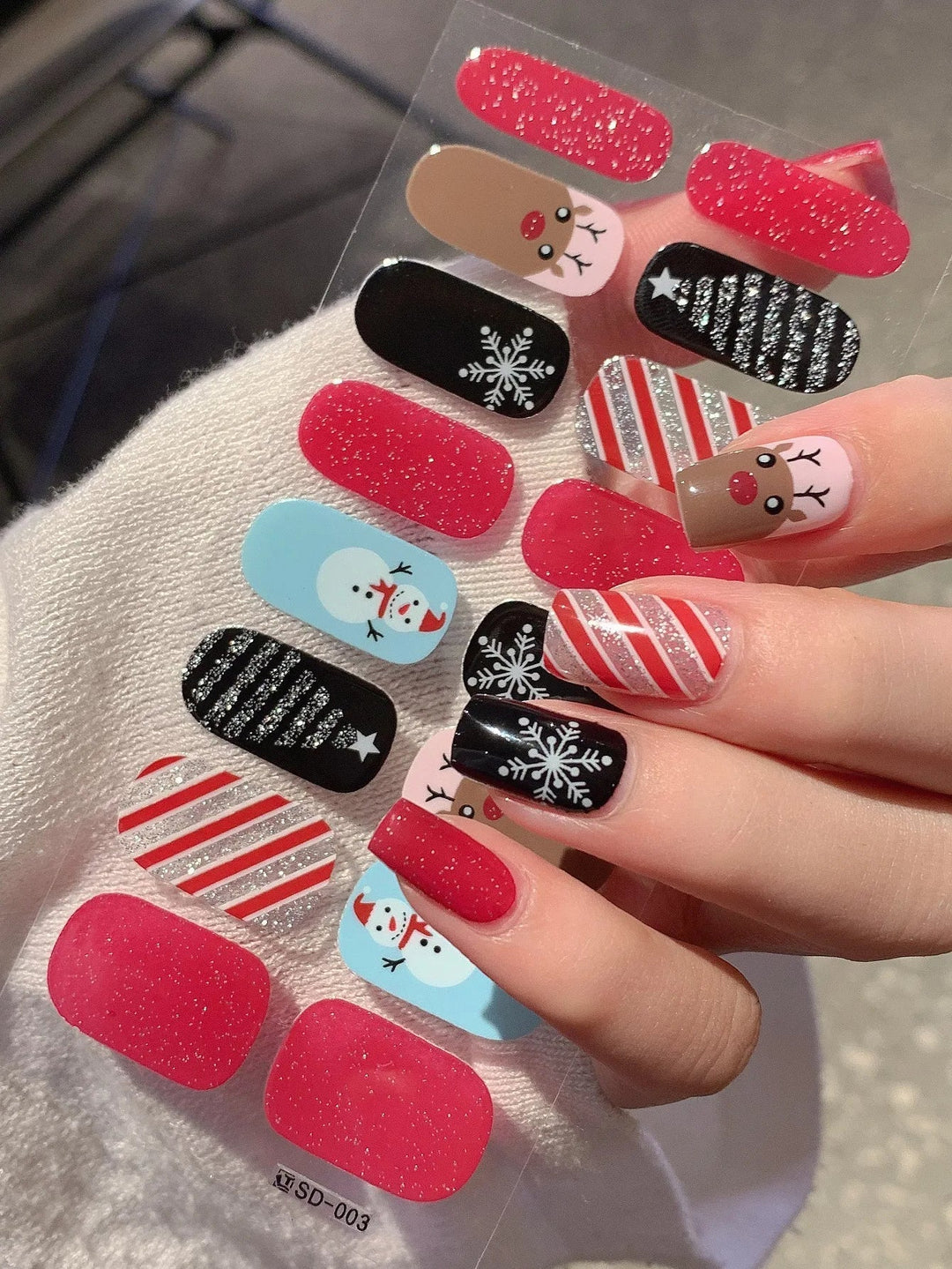 GlitzNail – Festive Christmas Nails Rask, Komplett Uten Salong Luvikno