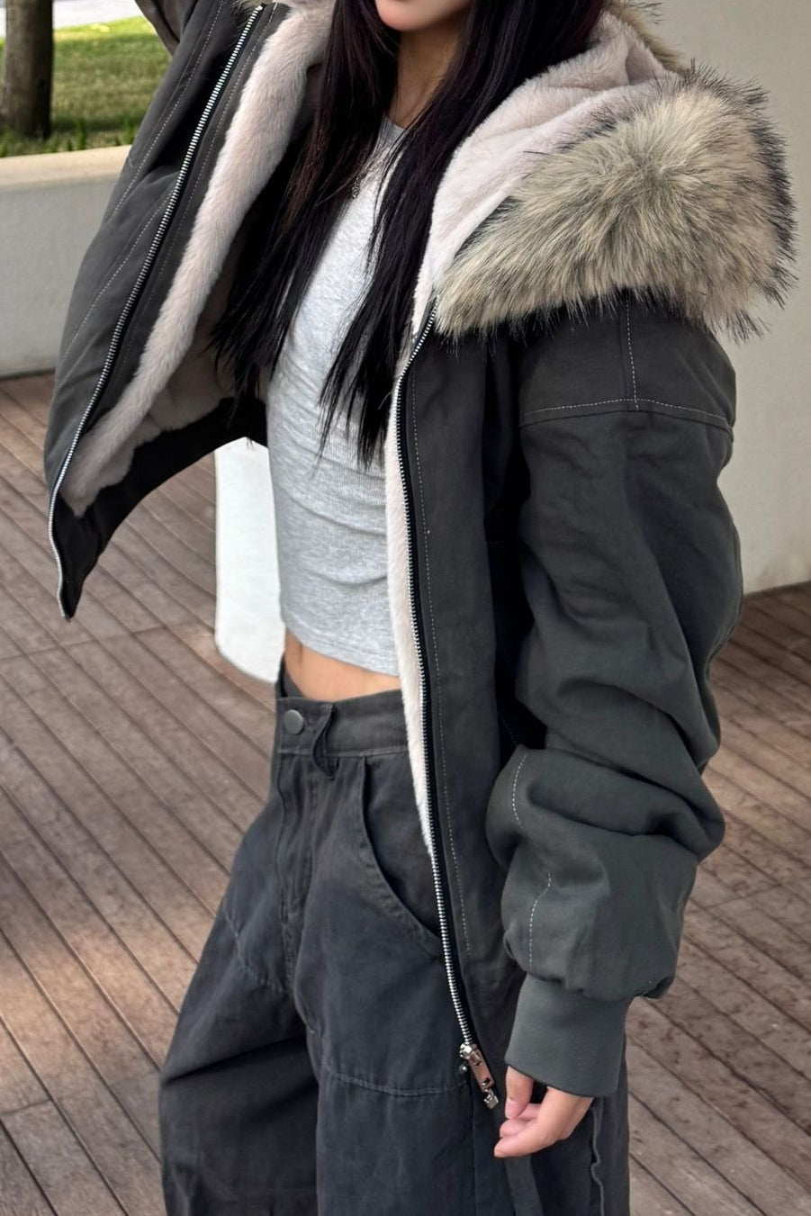 Luvik | Lyhyt Puffer-takki turkiskauluksella