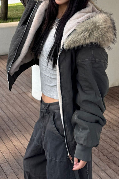 Luvik | Lyhyt Puffer-takki turkiskauluksella