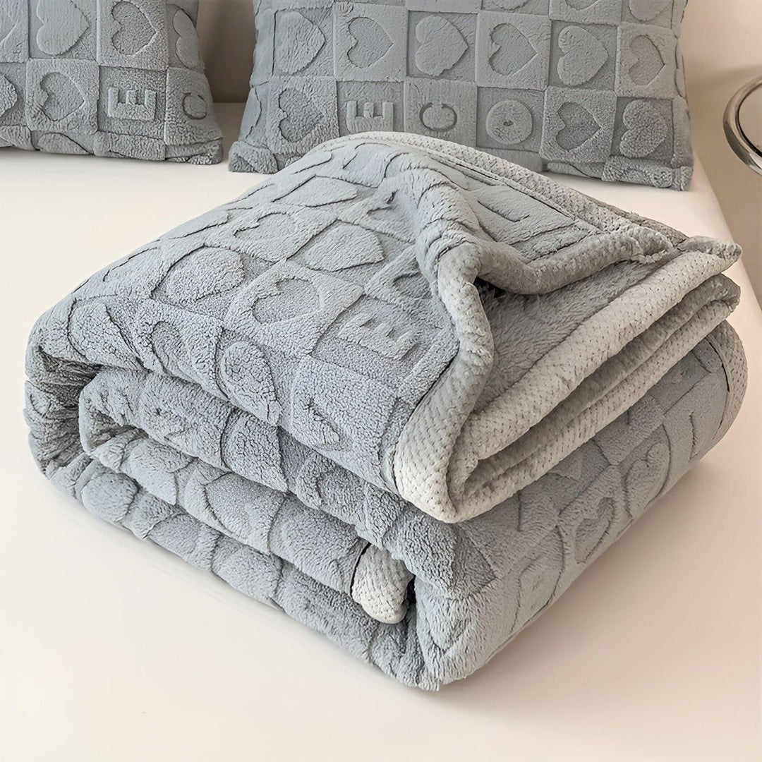 CoralDream Teppe - Varm Fleece Vinterteppe med Dobbeltsidig Hjerte- og Bokstavdesign | Luvikno
