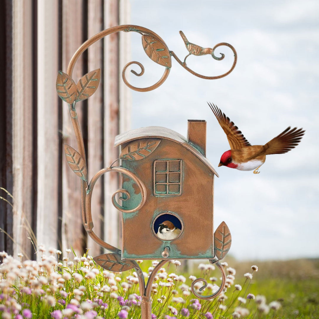FeatherNest Metallkunst Fuglhus på Hagepinne Luvikno