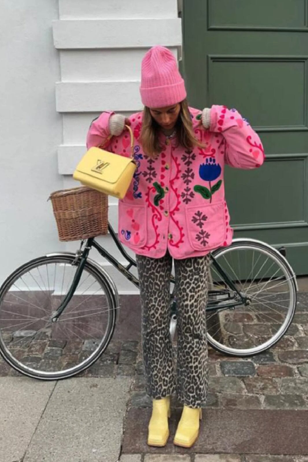 Luvik | Blomstrede trykk på lomme t-skjorte