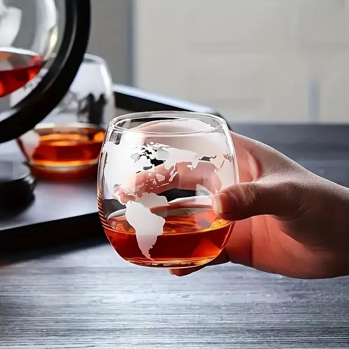 Glass Whiskey Decanter Set med Trestativ Gravert Verdensball Design | Luvikno