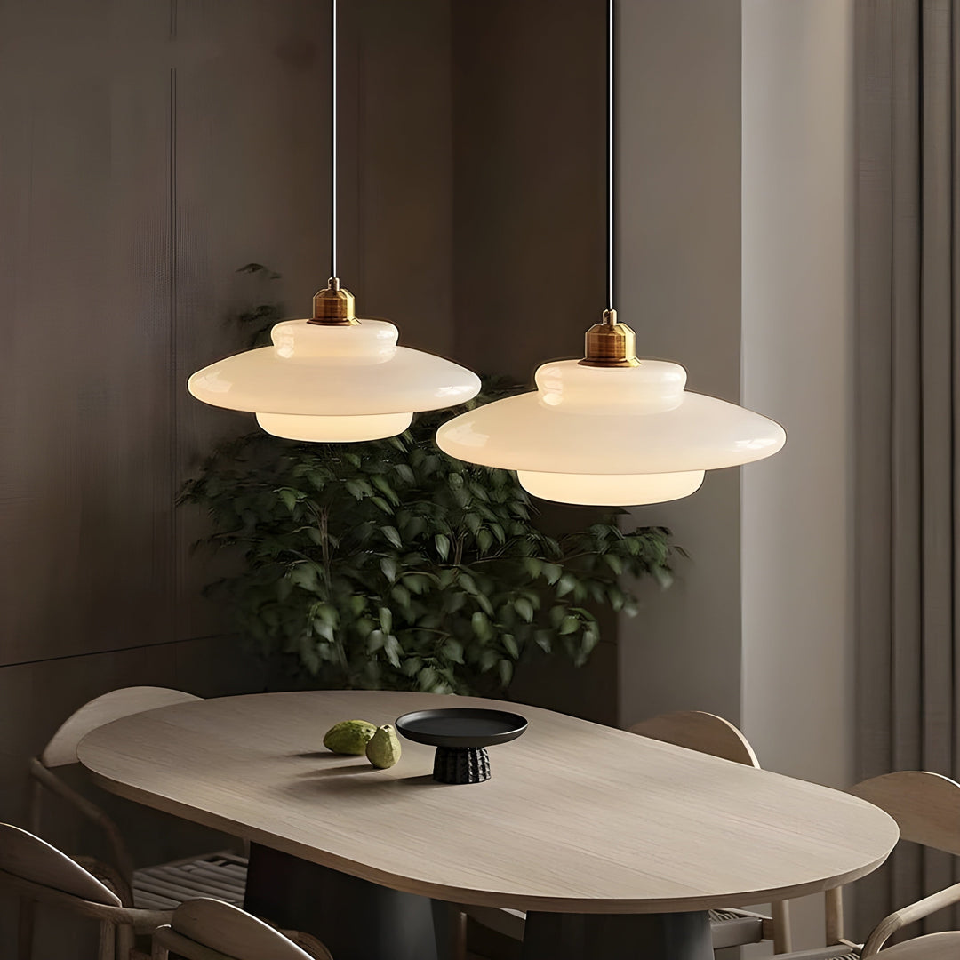 AuraBeam Light – Minimalist elfenbensfarget LED pendellampe laget av glass | Luvikno