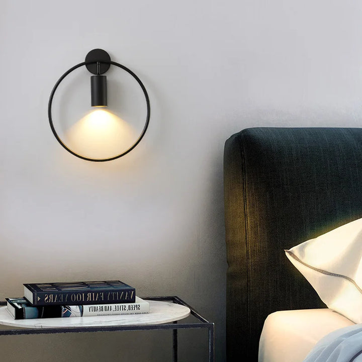 FlammeStylée – Gylden Vegglampe for Elegant Atmosfære Luvikno