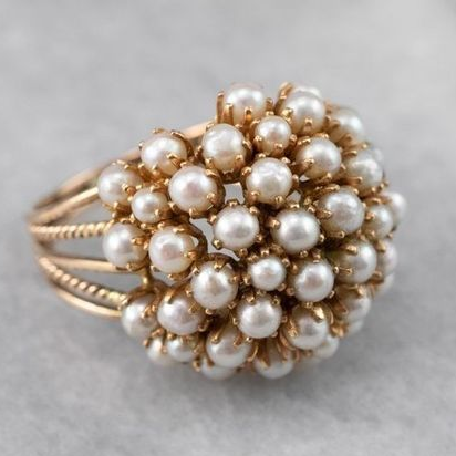 Elegant tidløs ring med vakker perleinnlegg - Clara Luvikno