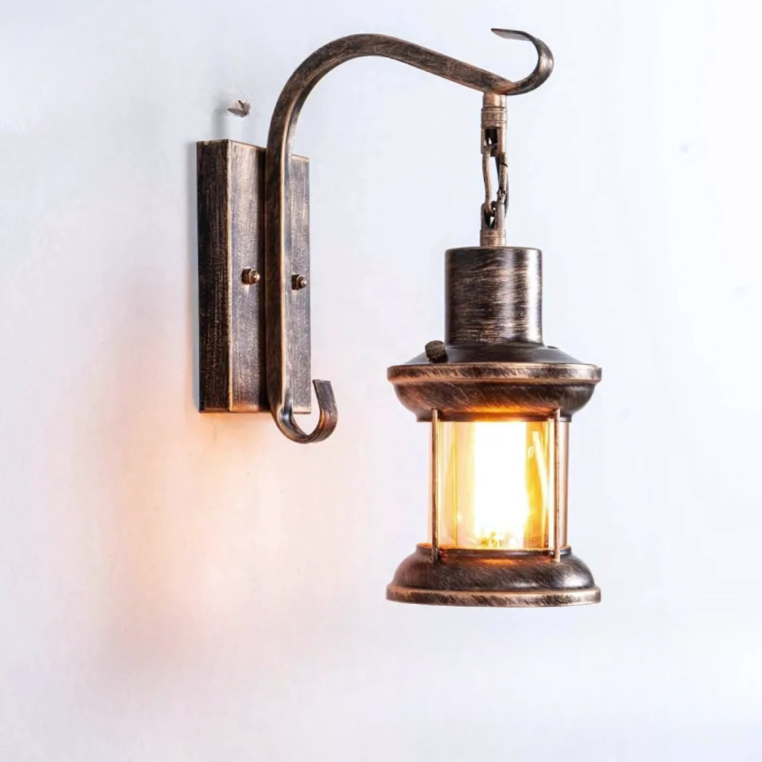 Vegglampe med vintage glasskjermdesign Luvikno