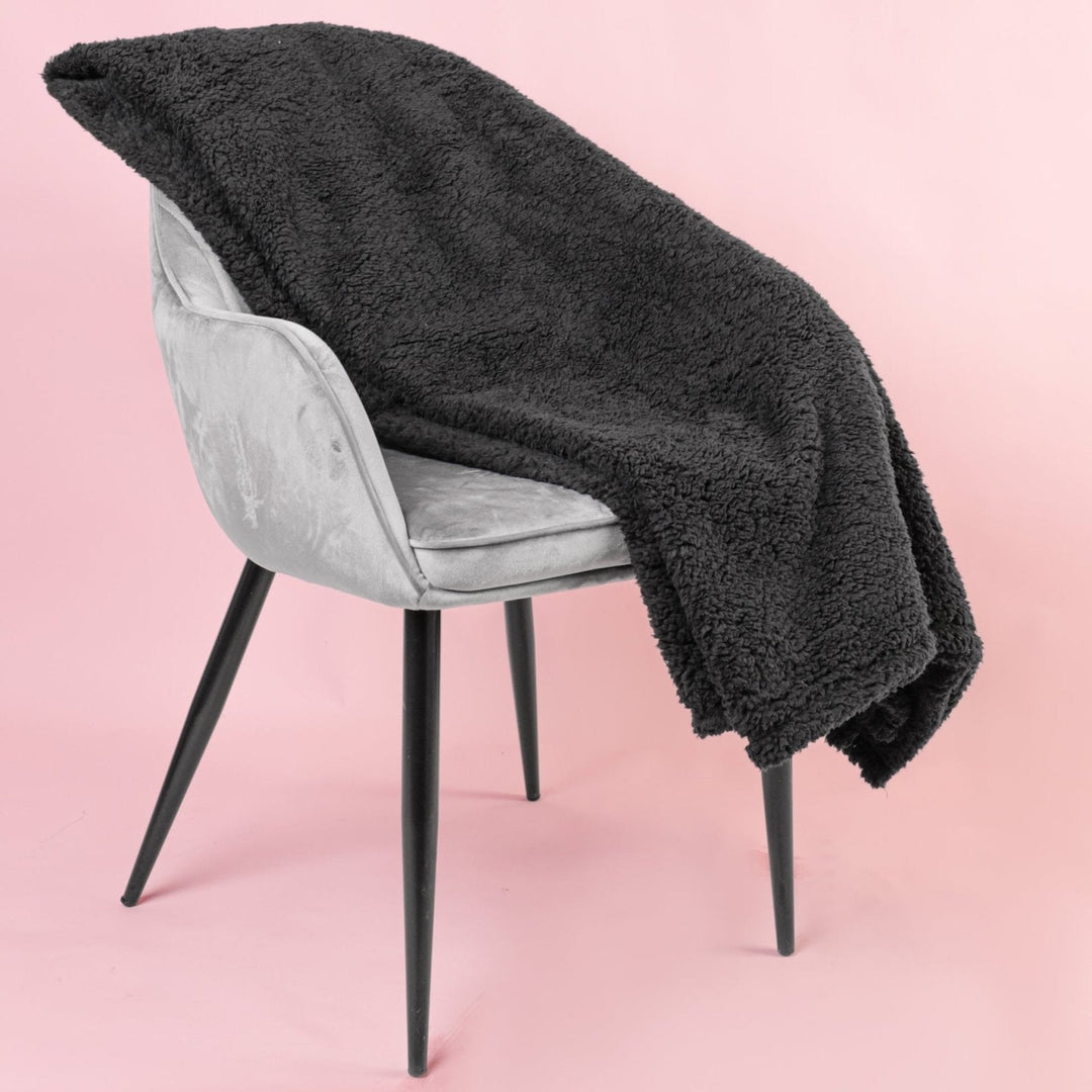 Luvikno | CozyGuard Teppe - Luksuriøst Vanntett Teppe for Avslapning