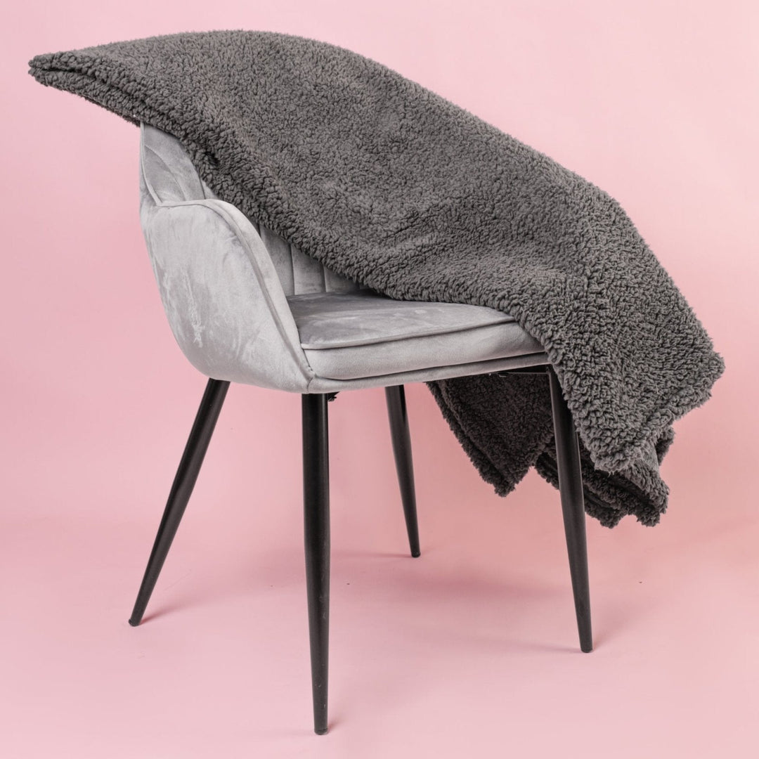 Luvikno | CozyGuard Teppe - Luksuriøst Vanntett Teppe for Avslapning