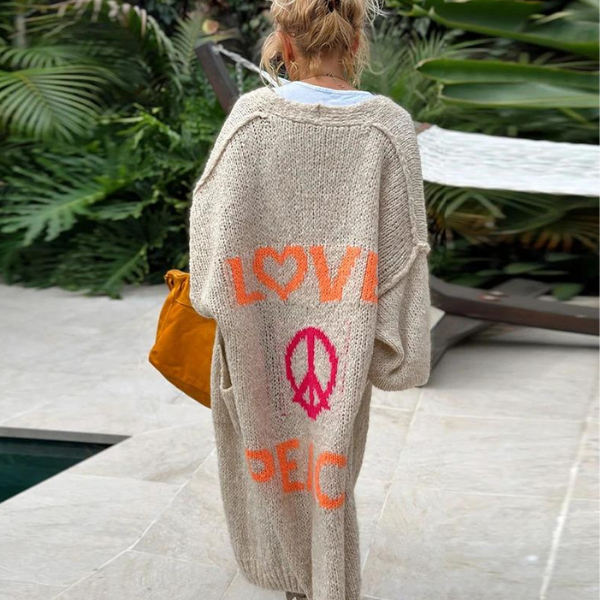 Luvik | Overdimensjonert strikket vest med Love & Peace -motiv
