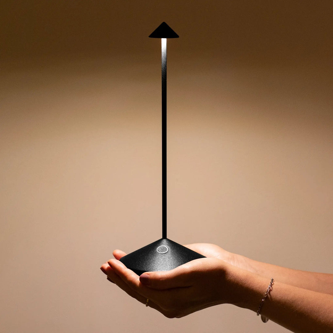 Bærbar LED Bordlampe Lumora – Dimmbar, Værbestandig & Stilig | Luvikno