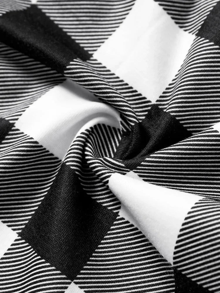 Luvik | "We are Family2025" joulupukin hattu monogrammi printti musta pitkähihainen paita musta ja valkoisesti ruudulliset housut perheen yhteensopivat pyjamat