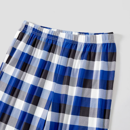 Luvik | Tummansininen ja valkoinen ruudullinen joulu pyjama kolmiosainen setti, jossa on lumiukko ja joulukuusen painatus