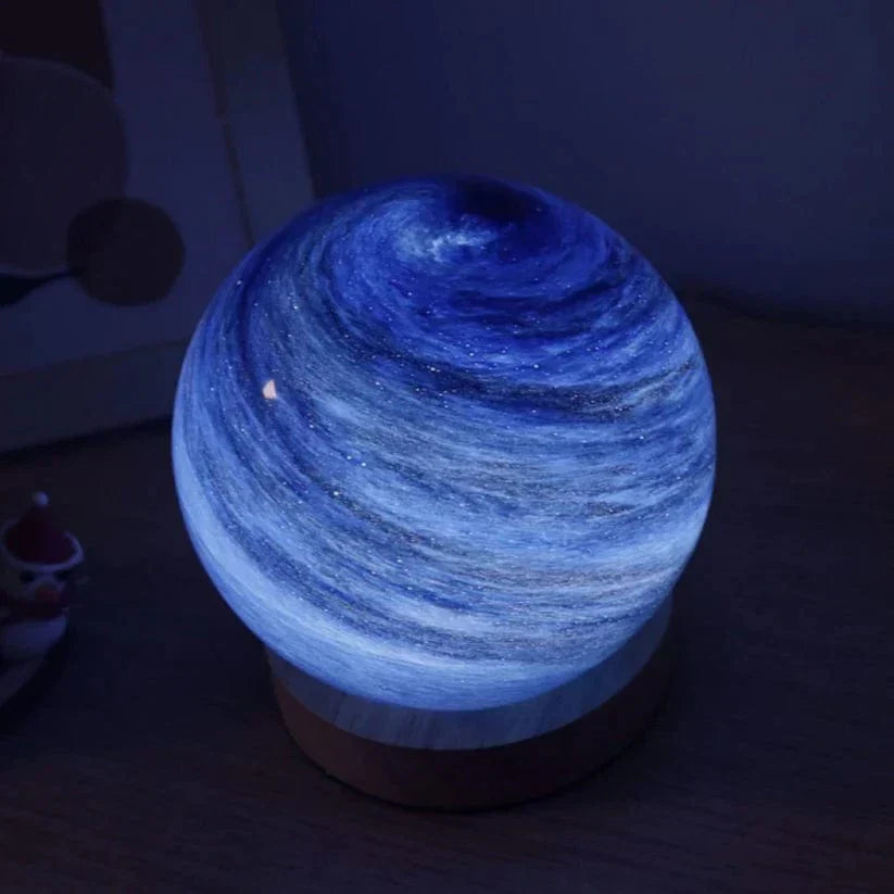 Luvikno | LuminaGlow Månelampe - Magisk Ambient Belysning med Justerbart Lys