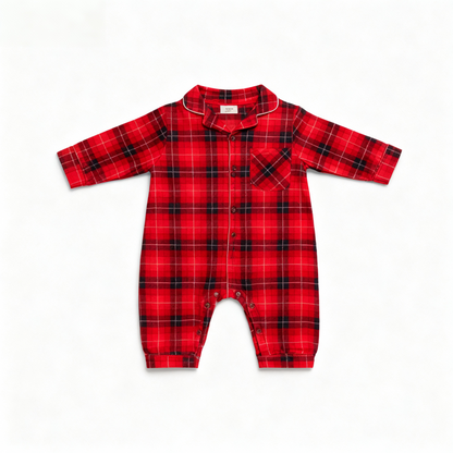 Luvik | Joulun perheelle sopivat punaiset ruudulliset nappikauluspaitapairat, pitkähihainen pyjama setti koiralle