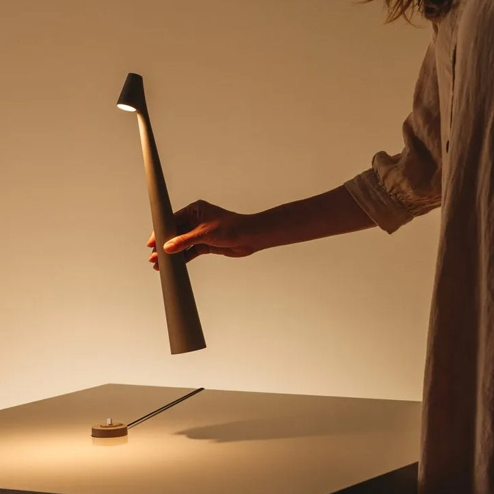 Luvikno | Skulpturell Bordlampe Trådløs LED Lampe Solid Aluminiums 10000mAh Batteri 3-Nivå Dimming CRI 90 USB-C Ladekontakt Varm Hvit 2700K