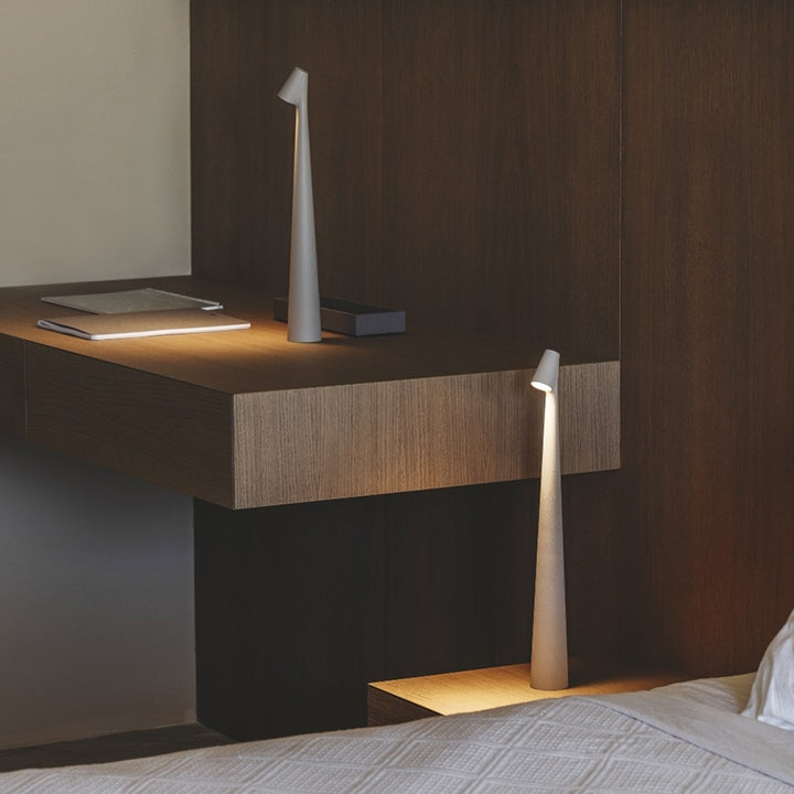 Luvikno | Skulpturell Bordlampe Trådløs LED Lampe Solid Aluminiums 10000mAh Batteri 3-Nivå Dimming CRI 90 USB-C Ladekontakt Varm Hvit 2700K