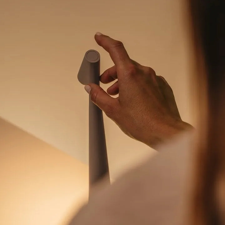 Luvikno | Skulpturell Bordlampe Trådløs LED Lampe Solid Aluminiums 10000mAh Batteri 3-Nivå Dimming CRI 90 USB-C Ladekontakt Varm Hvit 2700K
