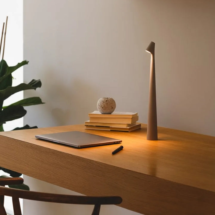 Luvikno | Skulpturell Bordlampe Trådløs LED Lampe Solid Aluminiums 10000mAh Batteri 3-Nivå Dimming CRI 90 USB-C Ladekontakt Varm Hvit 2700K